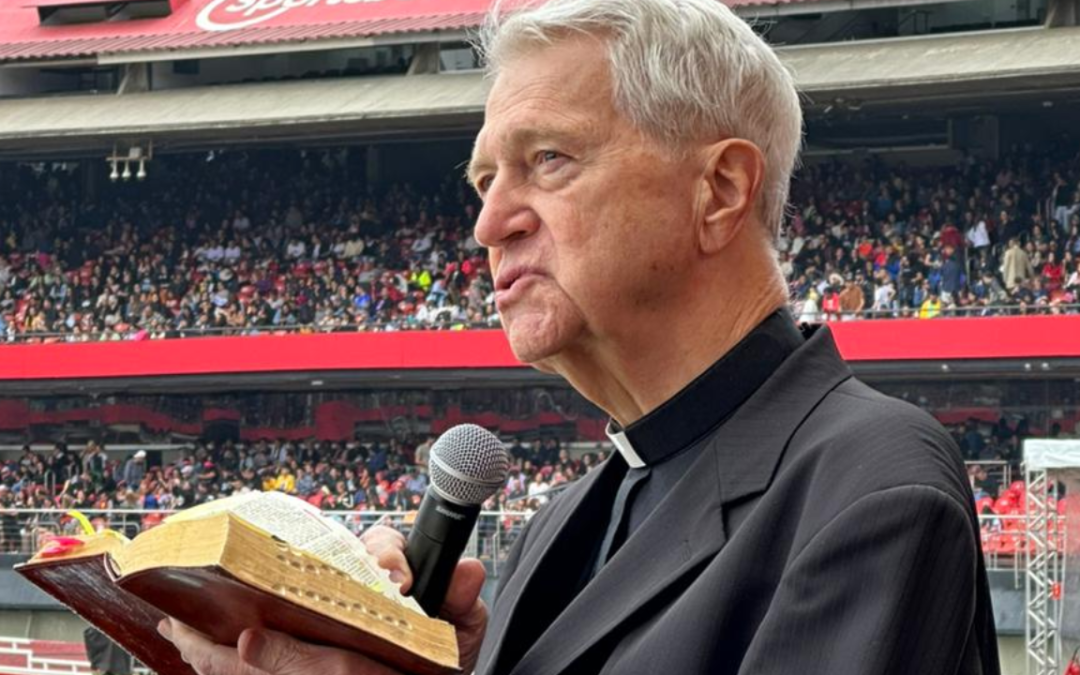 Padre Eduardo Dougherty, sj, marca presença no “Desperta Brasil”